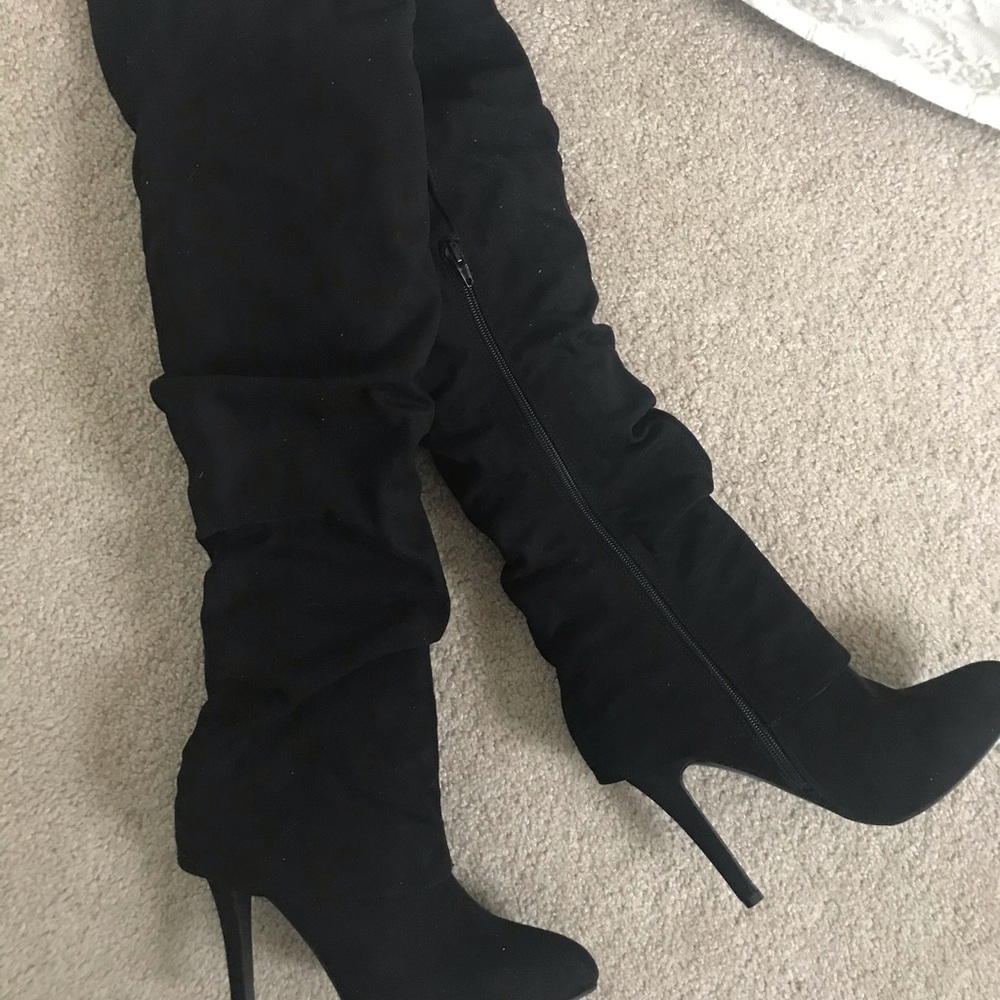 Boots / over the knee New never worn